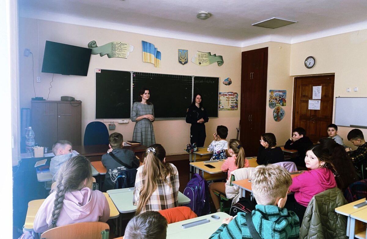 Рівненські прокурори попередили учнів про штрафи