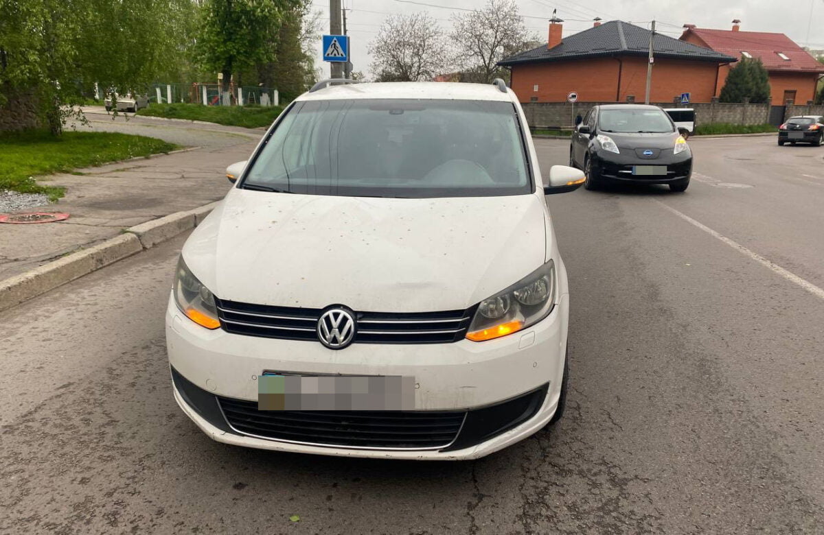 Поліцейські забрали авто у рівнянки після ДТП