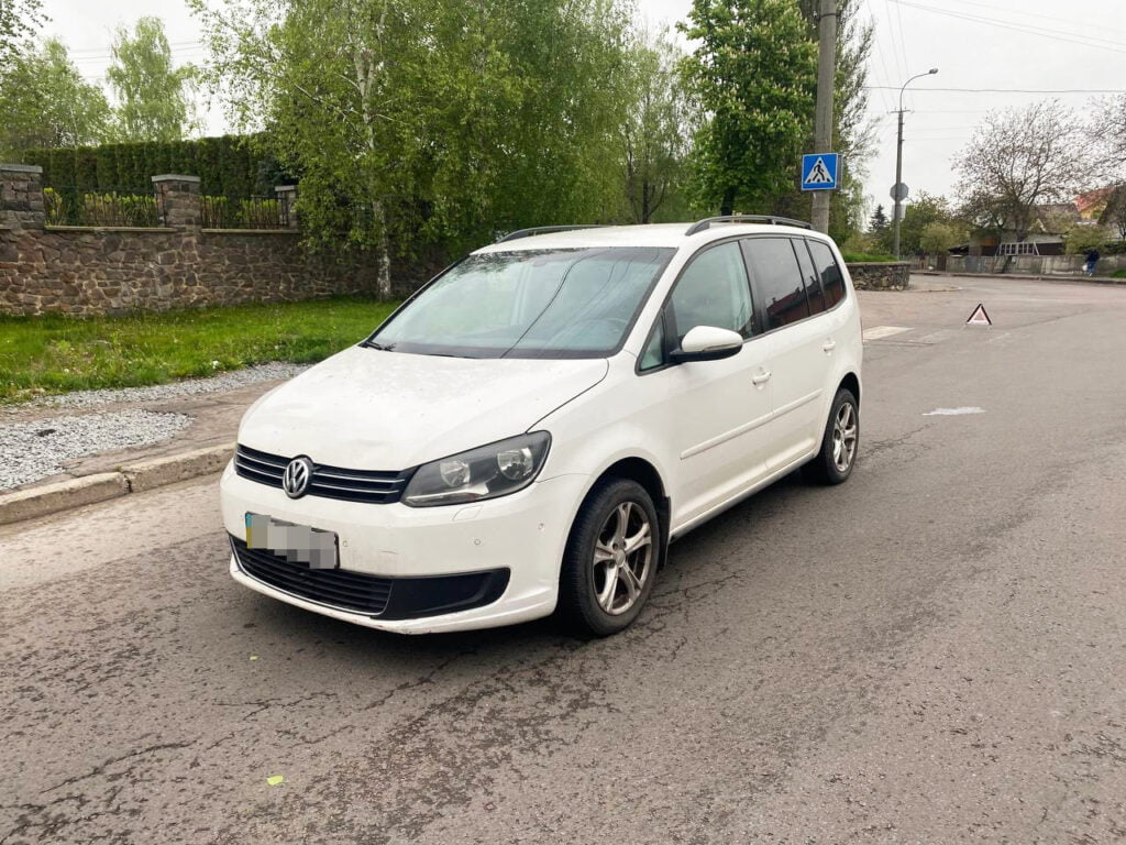 1 Поліцейські забрали авто у рівнянки після ДТП