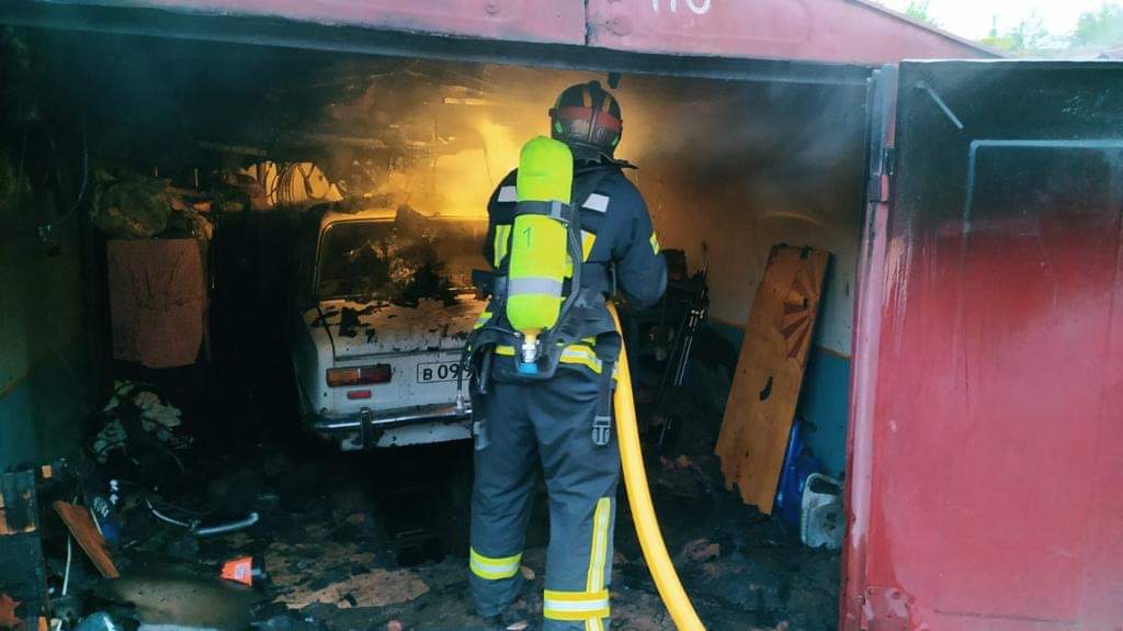 На світанку в Рівному горів гараж