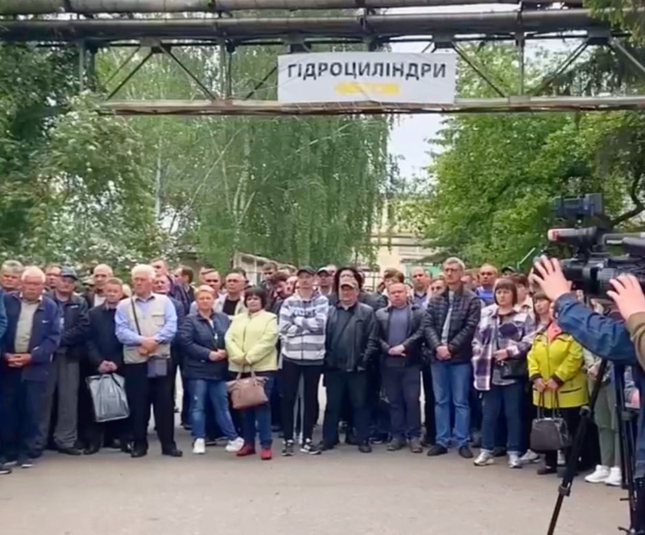 У Рівному протестують працівники заводу, що належить росіянам 0000