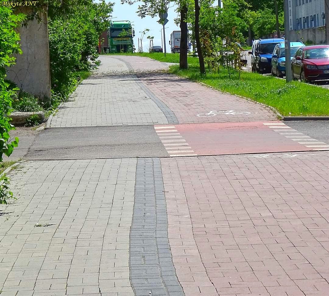 Пекло перфекціоніста: тротуар на Студентській вкладали наосліп? (ФОТОФАКТ) 0000