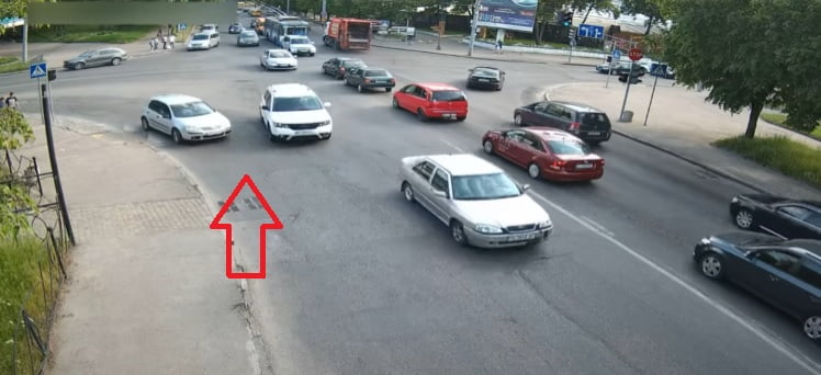 Ледь не зіткнулися: Мунварта публікує відео аварійних ситуацій в Рівному