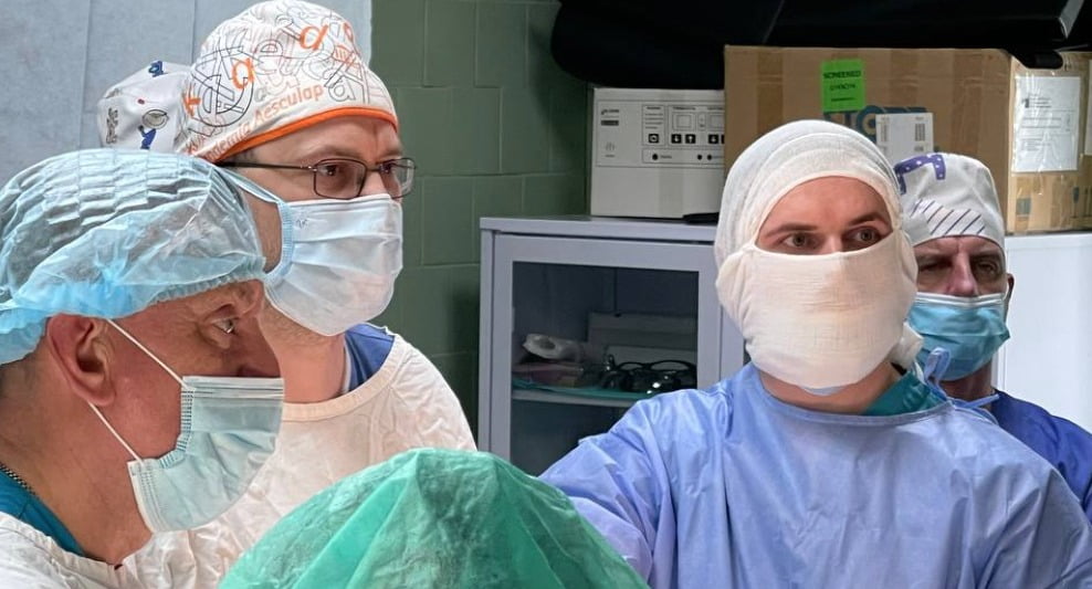 У Рівному лікарі успішно видалили пухлину у 8-річної дитини