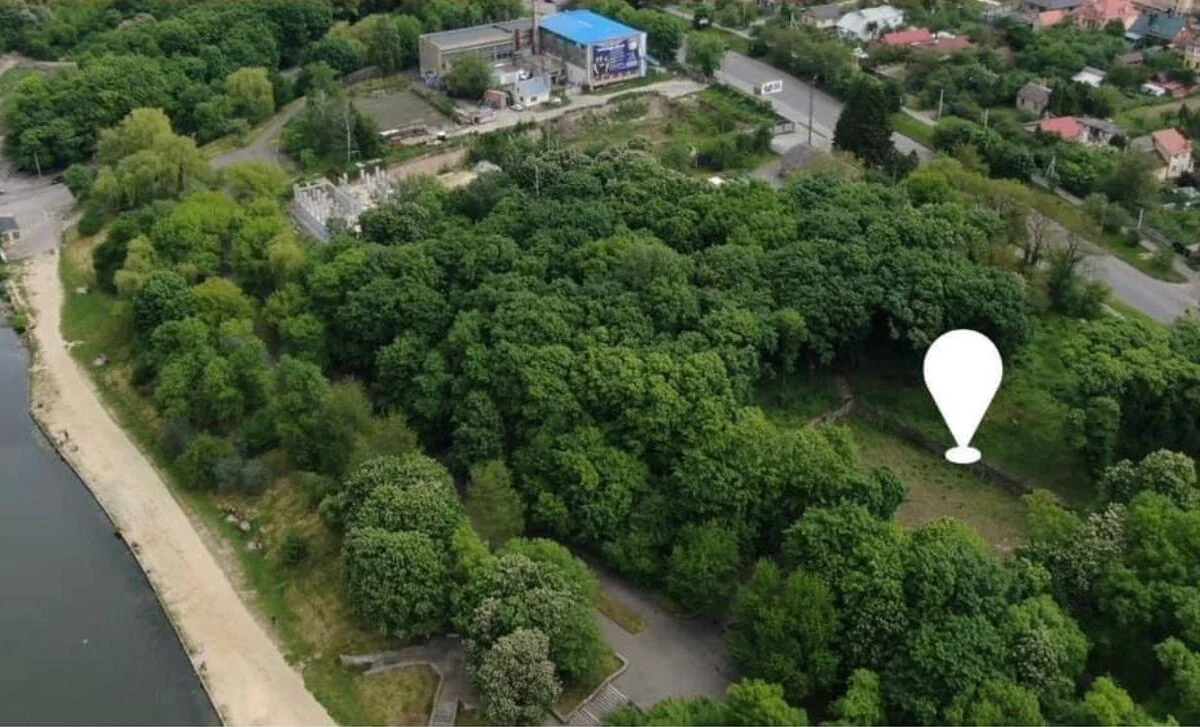 На березі Басового Кута збудують спортивний майданчик, замість готелю