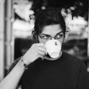 1 Фотографа з Рівного судитимуть через через напис "марні" на автівках ООН