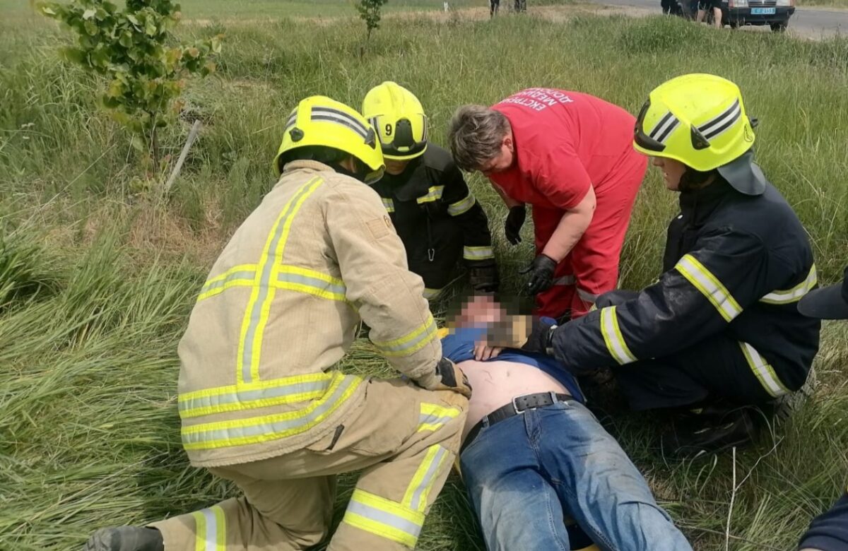 На Рівненщині рятувальники витягли трьох постраждалих в ДТП (+ФОТО)