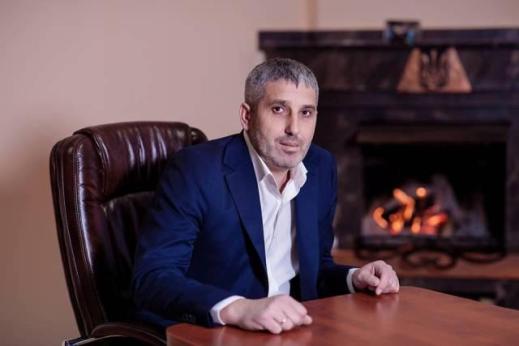 1 У центрі скандалу – майно громади: депутат оскаржує рішення Рівнеоблради щодо продажу двох будівель у центрі
