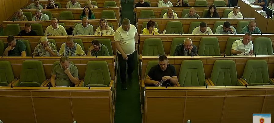 Депутати Рівнеобради подискутували та розділили землю інтернатів