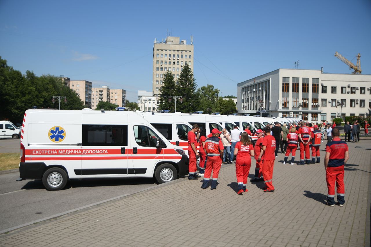 На Рівненщині “швидкій” видали позашляховики 0000