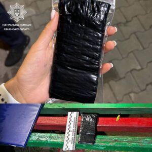 1 У Рівному водій таксі викрив наркокур'єра