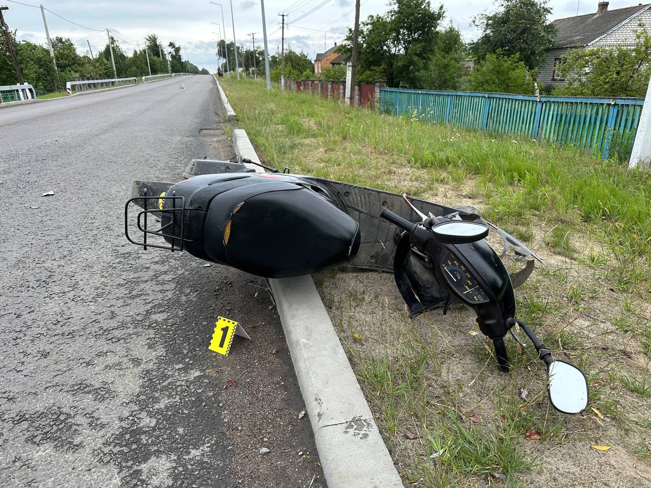 На Рівненщині скутерист врізався у легковик і потрапив до лікарні 0000