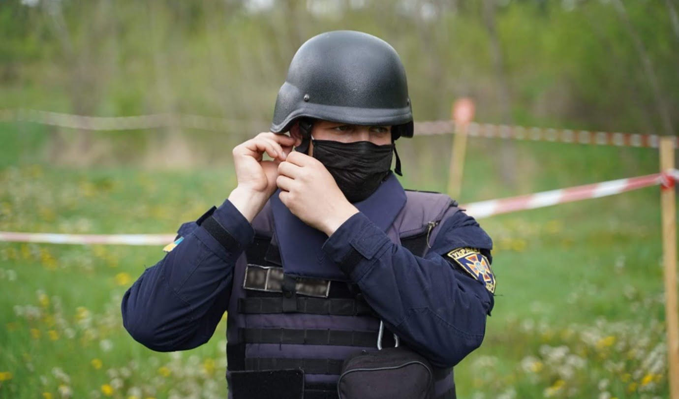 На Рівненщині волонтери знайшли дві гранати у коробці з ліками (ОНОВЛЕНО) 0000