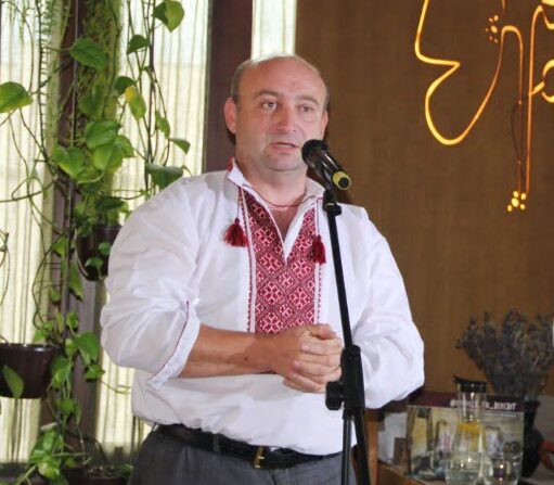 Новий Пагорб Слави - У Рівному створюють мистецький хаб за 10 млн - Олександр Гребенюк та Андрій Пермяков на волонтерському заході 'Код Полісся'. Джерело фото - сайт Рівне Разом