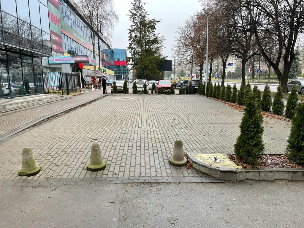 1 Рівнерада продає землю під парковки на Київській (+ФОТО)