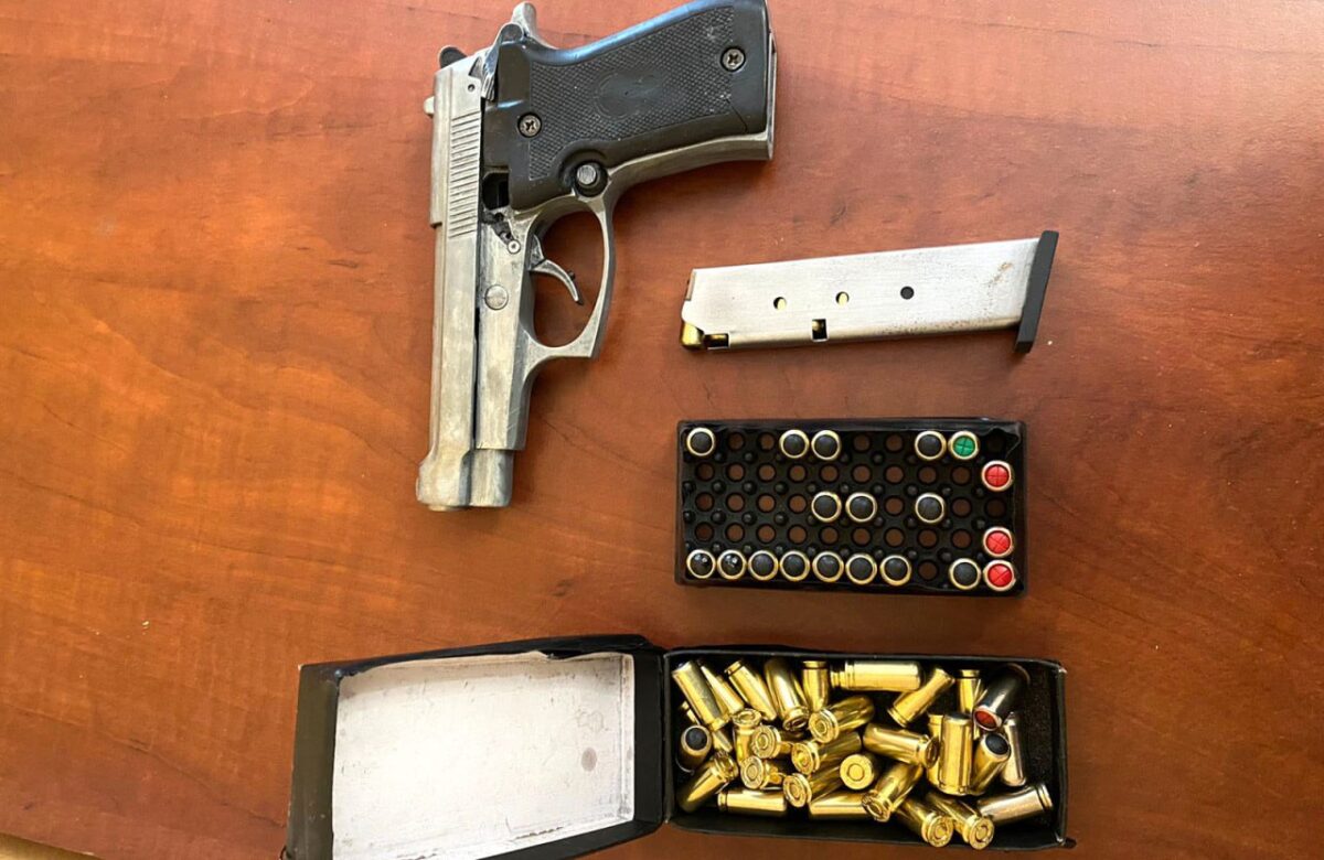 Поліція вилучила у рівнянина зброю, бурштин та наркотики