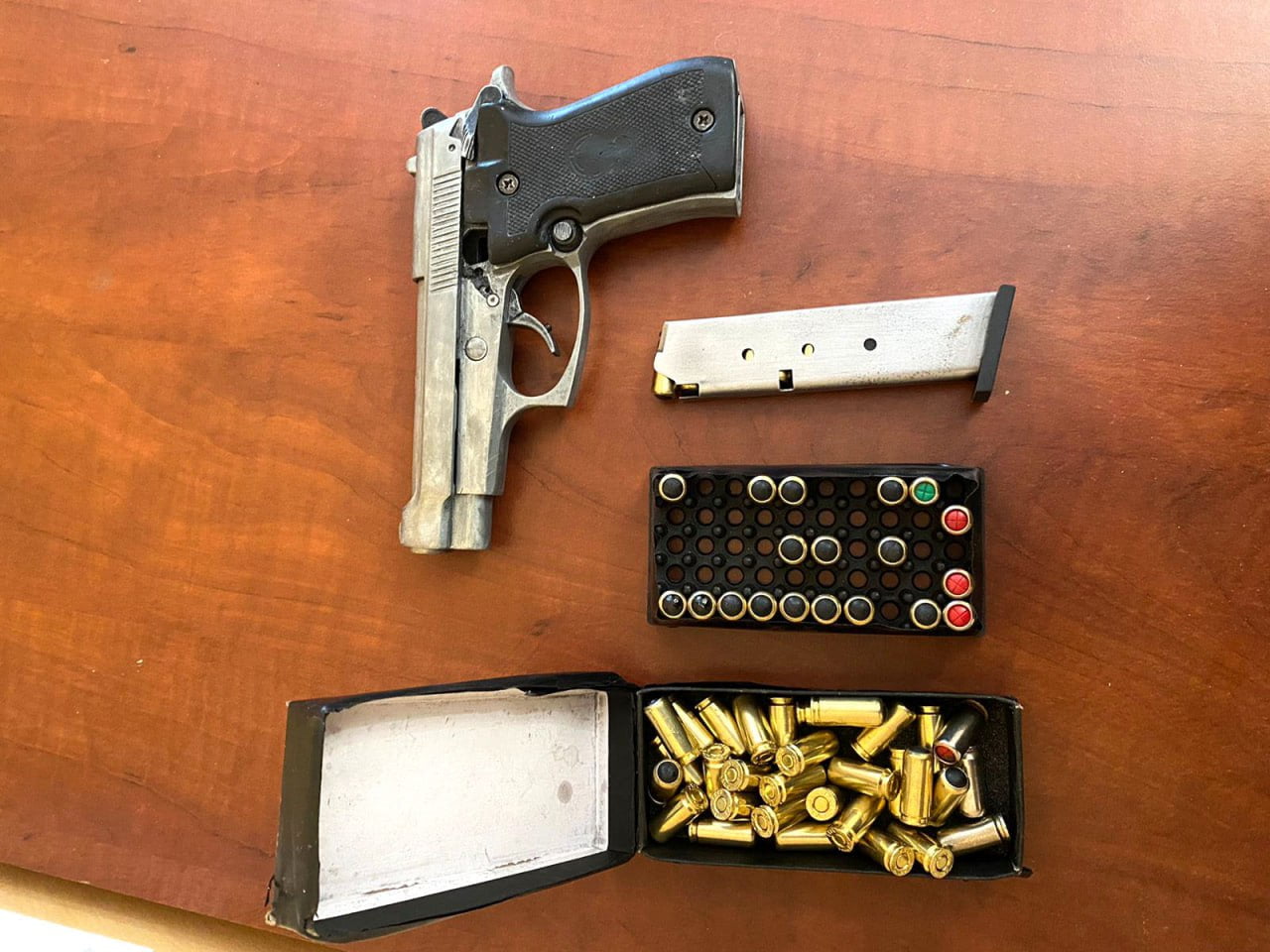 Поліція вилучила у рівнянина зброю, бурштин та наркотики 0000