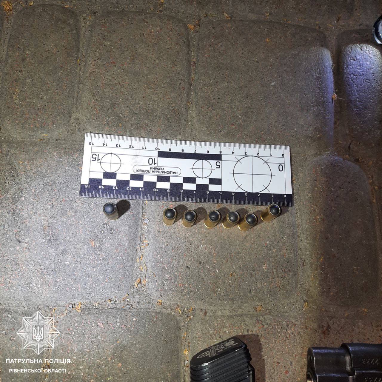 1 В Рівному затримали 3-х учасників масової бійки, у яких вилучили зброю (+ФОТО)