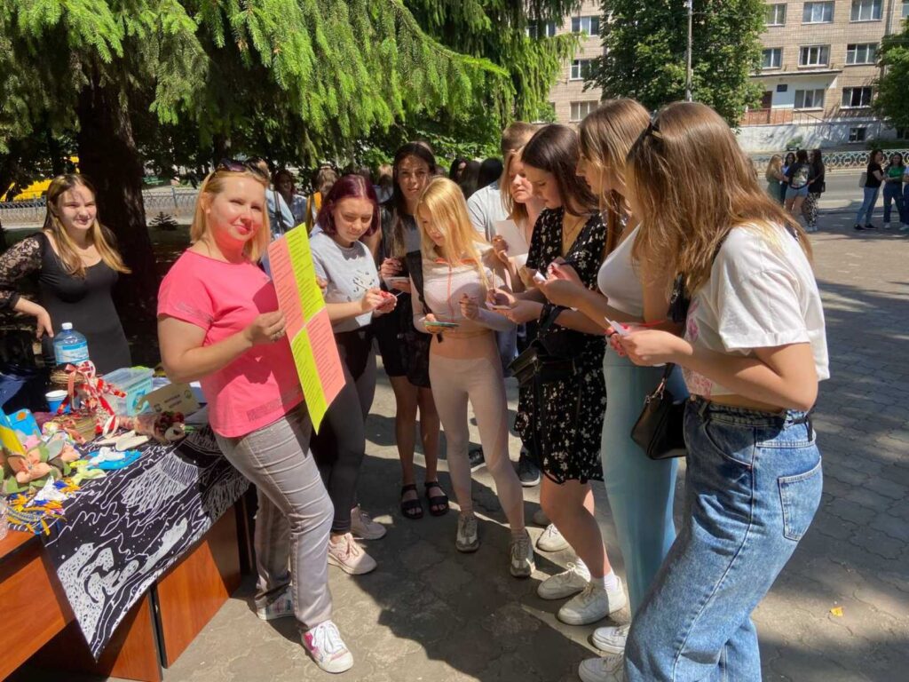 Рівненський Фаховий медколедж влаштував студентам креативне свято (ФОТО, ВІДЕО)