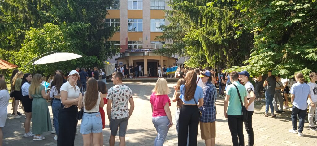 Рівненський Фаховий медколедж влаштував студентам креативне свято (ФОТО, ВІДЕО)