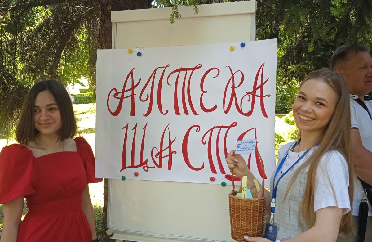 Рівненський Фаховий медколедж влаштував студентам креативне свято (ФОТО, ВІДЕО)