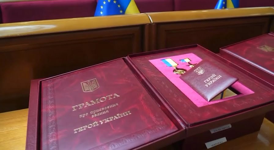 Зеленський вручив посмертний орден матері воїна з Рівненщини