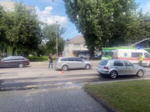 1 У Рівному на переході збили жінку, момент удару зафіксував реєстратор (ВІДЕО)