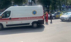 1 У Рівному на переході збили жінку, момент удару зафіксував реєстратор (ВІДЕО)