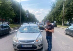 1 У Рівному на переході збили жінку, момент удару зафіксував реєстратор (ВІДЕО)