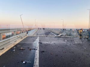 1 Момент удару по Кримському мосту (ВІДЕО)
