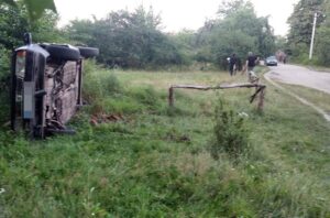 1 На Рівненщині п'яний водій наїхав на жінку і двох дітей