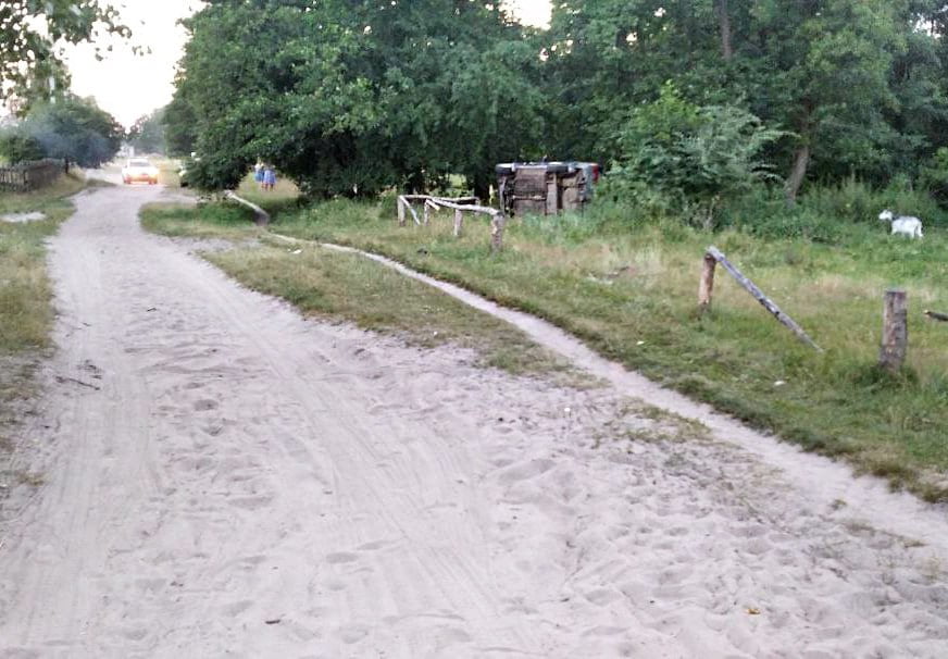 На Рівненщині п’яний водій наїхав на жінку і двох дітей 0000