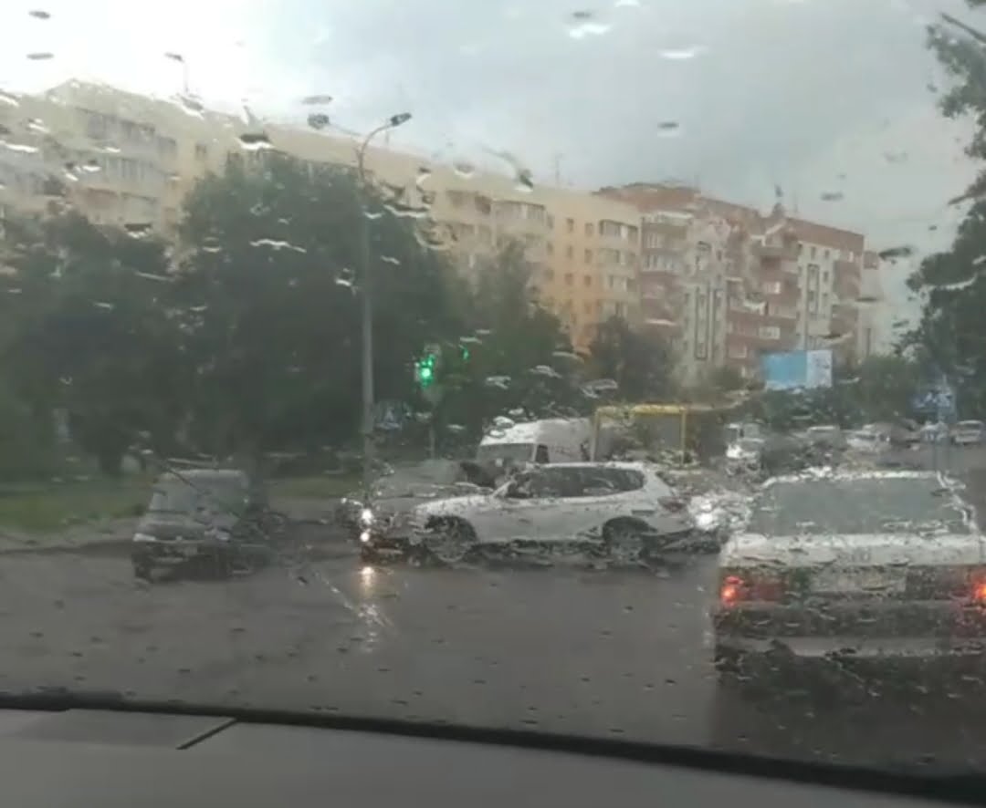 Знову BMW? У Рівному ДТП неподалік центру 0000