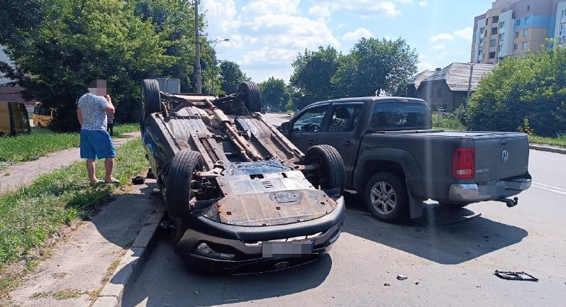 У Рівному в ДТП постраждала вагітна водійка 0000