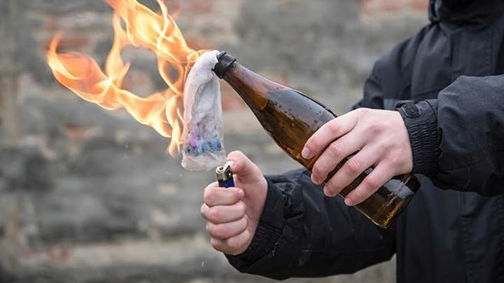 На дах будинку голови тергромади кинули запальну суміш