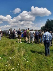 1 На Рівненщині селяни зупинили ходу московського патріархату до Почаєва (ФОТО)