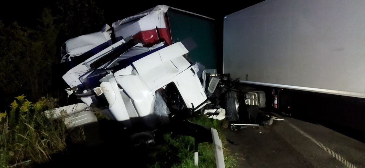 ДТП на трасі “Київ-Чоп” за участю трьох авто: у лікарні помер водій легковика (ФОТО) 0000