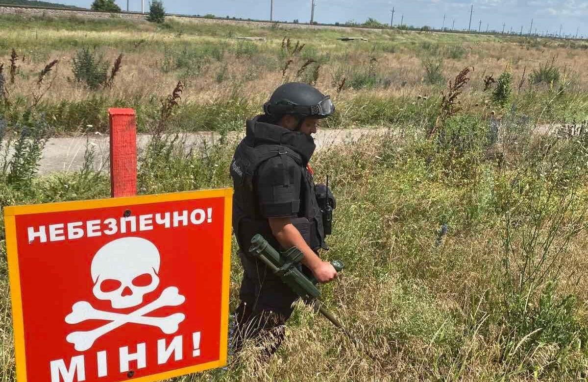 Із шостим чуттям та з іконою: двадцятитрирічний сапер із Рівного розповів про роботу на мінних полях