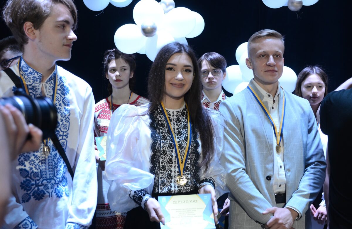Рівненські випускники досі не отримали премій обіцяних Третяком