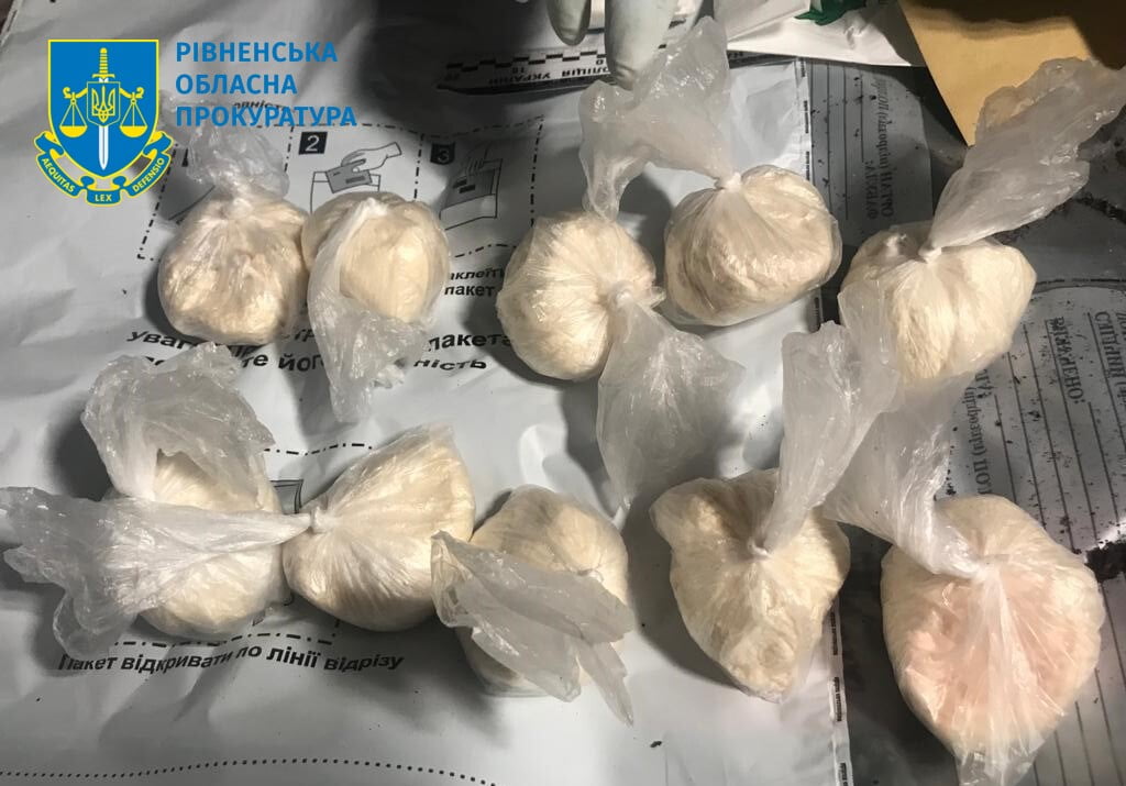 1 Суд лишив під вартою товаришів, що у лісі виготовляли амфетамін
