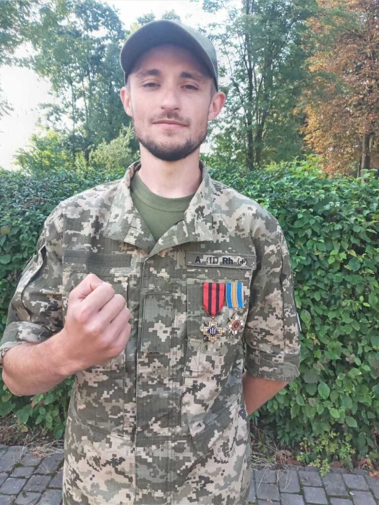 1 Залужний нагородив 22-річного військового з Рівненщини