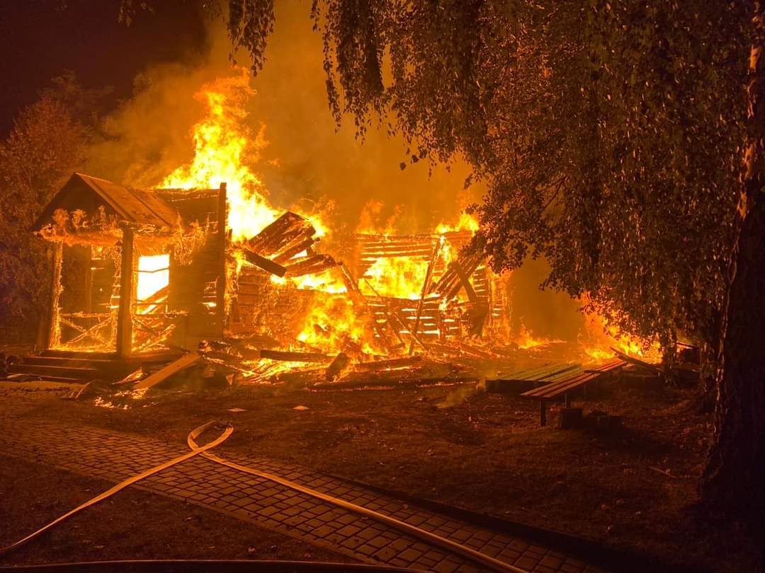 На Рівненщині вночі згоріла пам’ятка архітектури (ФОТО) 0000