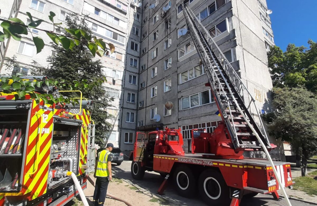 На Рівненщині через пожежу евакуювали десятьох людей