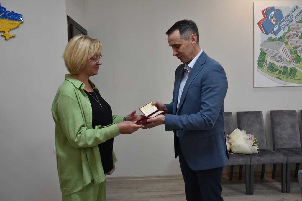 На Рівненщині завідувачка центру реабілітації отримала звання “Заслужений лікар України”