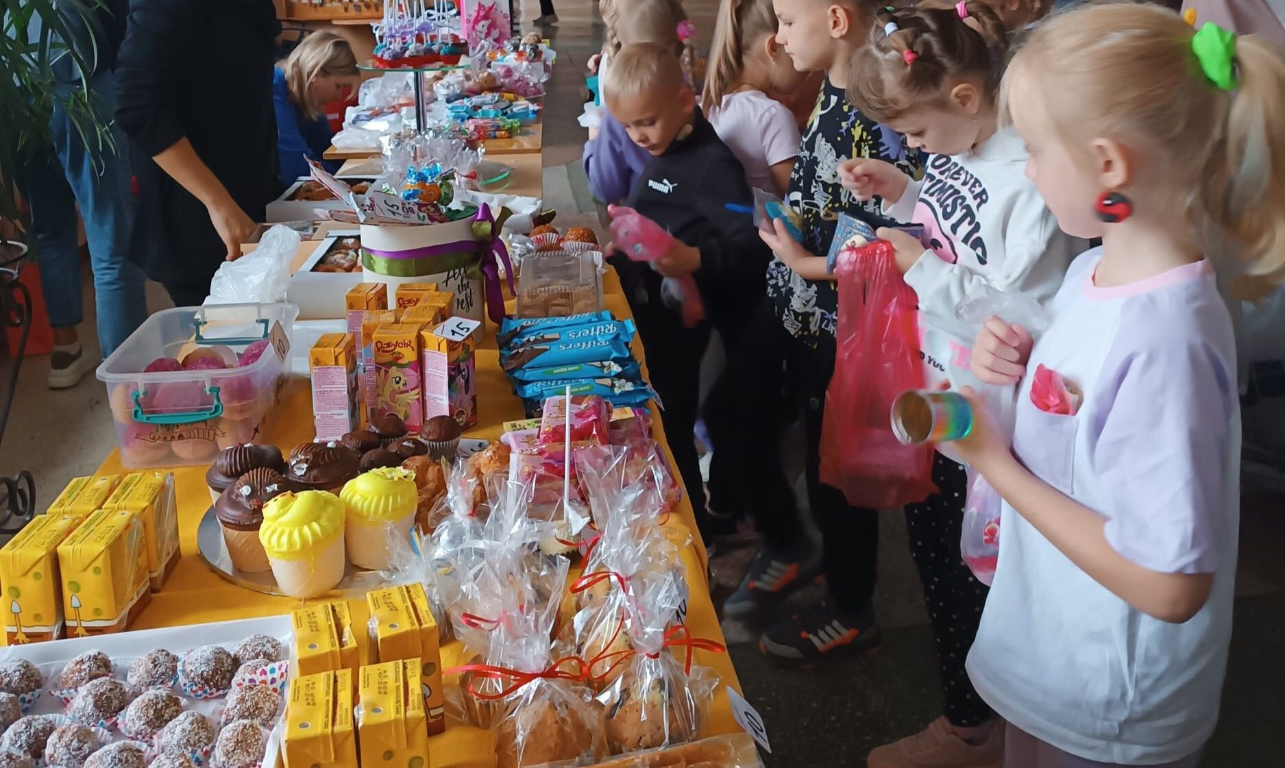 Рівненські школярі зібрали майже 100 тисяч гривень для ЗСУ