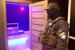 1 Рівнянина судять за влаштування борделю під прикриттям масажного салону