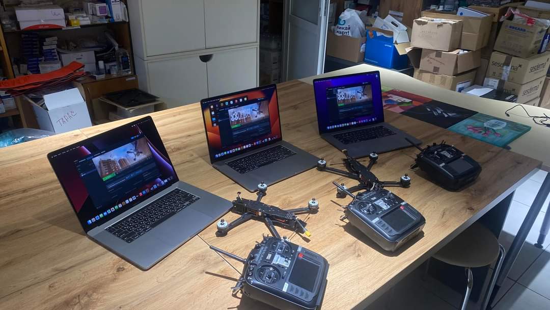 У Рівному комунальний заклад безкоштовно готує операторів FPV-дронів 0000