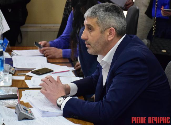 1 Стало відомо хто з депутатів Рівнеоблради прогулює сесійні засідання