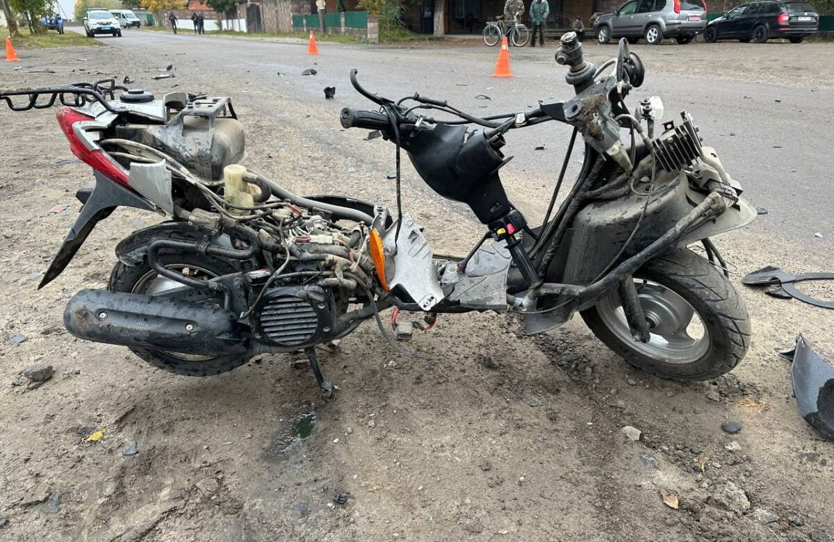 Не розминулись скутер та мотоцикл: на Рівненщині смертельна ДТП (ФОТО)