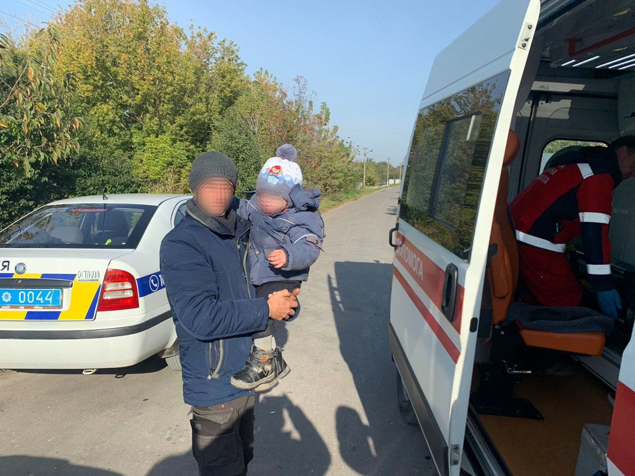 Ночували у лісовому масиві: На Рівненщині розшукали зниклих матір та дворічну дитину 0000